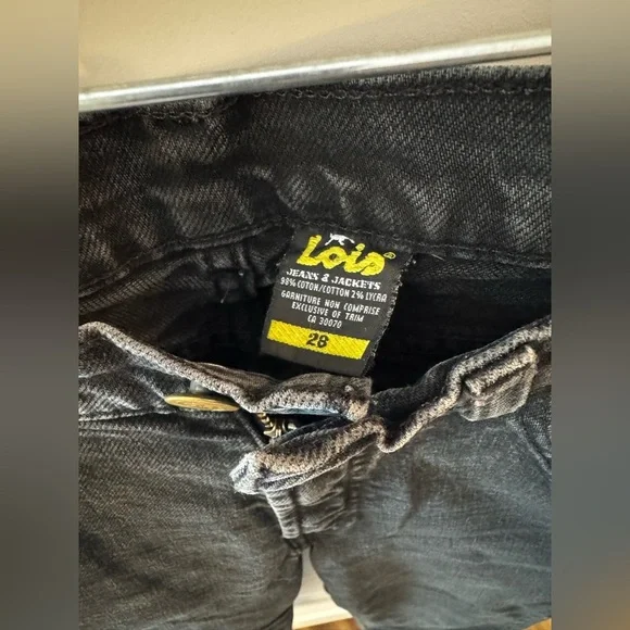 Lois Classic Vintage Straight Leg Relaxed Fit Jeans in Deep Faded Black Wash - Picture 4 of 6